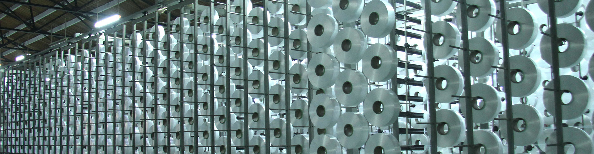 主要生產珊瑚絨、法蘭絨、舒棉絨、搖粒絨、PV絨等絨類產品面料